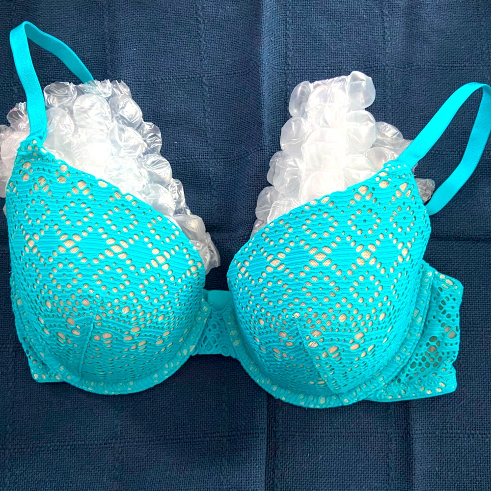 Victoria’s Secret bra 34D
